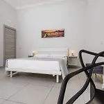 게스트하우스 Caroline's House 4*
