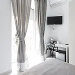 게스트하우스 Caroline's House 4*