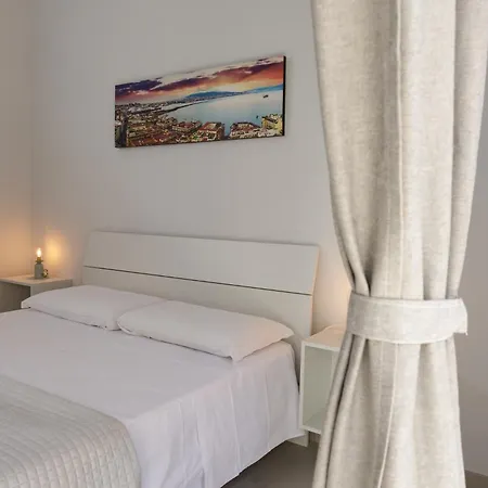 Guest house Caroline's House 4*