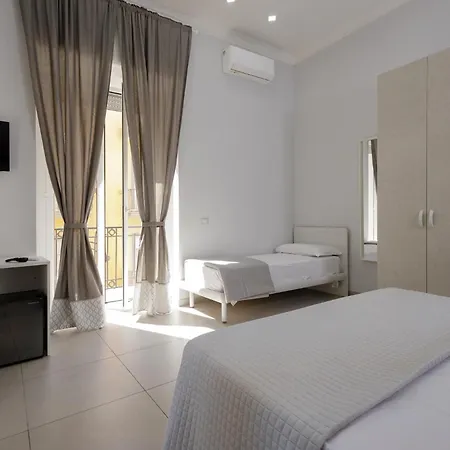 Caroline's House 4*