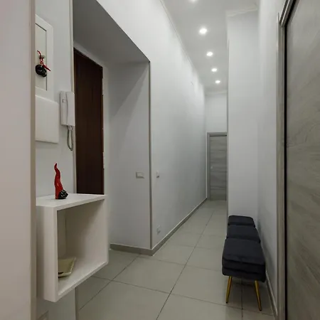 Caroline's House 4*