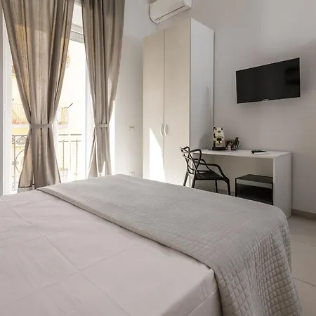 Guest house Caroline's House 4*