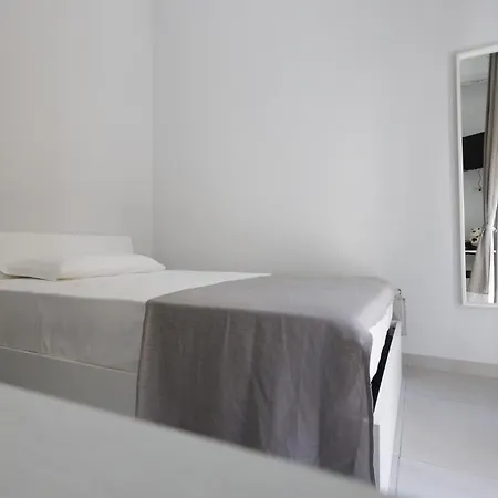 Guest house Caroline's House 4*