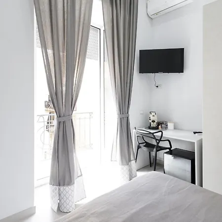 Guest house Caroline's House 4*